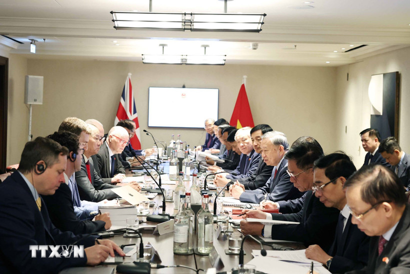 Tổng Bí thư Tô Lâm dự tọa đàm về công nghệ AI và chip bán dẫn tại Anh