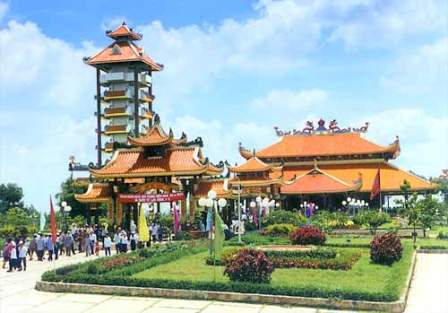 Đền Bến Dược tại mảnh đất huyền thoại Củ Chi (TP. HCM), nơi tưởng niệm những người con bất khuất đã ngã xuống vì độc lập, tự do của Tổ Quốc