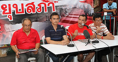 Các thủ lĩnh UDD tuyên bố từ địa điểm biểu tình ở Rajprasong