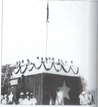 Ngày 2-9-1945, tại Quảng trường Ba Đình, Chủ tịch Hồ Chí Minh đọc Tuyên ngôn độc lập khai sinh ra nước Việt Nam dân chủ cộng hòa