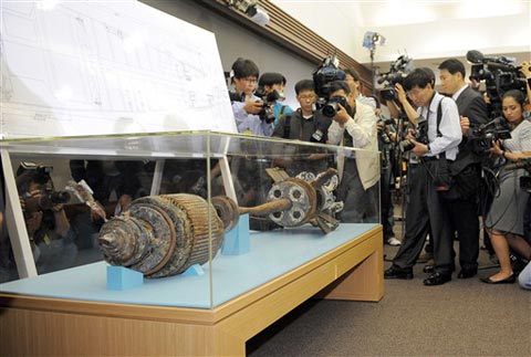 Hàn Quốc đã chính thức yêu cầu Hội đồng Bảo an Liên hiệp quốc trừng phạt Triều Tiên vì vụ chìm tàu chiến Cheonan mà Seoul nói là bị tàu ngầm của Triều Tiên tấn công, bất chấp đe dọa trả đũa từ phía Bình Nhưỡng.