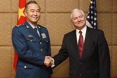 Bộ trưởng Quốc phòng Mỹ Gates đã hối thúc Trung Quốc trả lời rõ ràng đối với câu hỏi trước mắt về Triều Tiên, liên quan đến vụ đắm tàu chiến Hàn Quốc và với câu hỏi xa hơn, liệu Bắc Kinh có nối lại các mối quan hệ quân sự với Mỹ hay không.