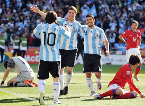 Đội ngũ tấn công hùng hậu với những Messi, Higuain (giữa), Aguero đã phô diễn sức công phá khủng khiếp trước Hàn Quốc