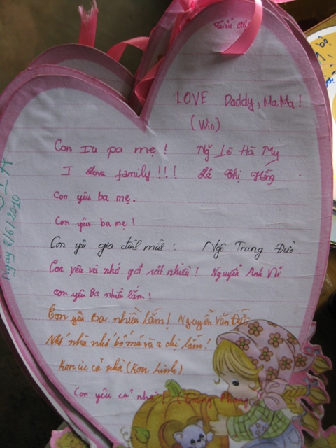 Những tình cảm thương yêu nhất luôn được các em gửi gắm về cho gia đình