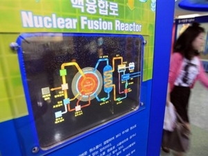 Ngày 24-7, Giám đốc Cơ quan Năng lượng Nguyên tử Iran Ali Akbar Salehi cho biết nước này đã lập một quỹ trị giá 8 triệu USD để tiến hành hoạt động nghiên cứu "nghiêm túc" trong lĩnh vực tổng hợp hạt nhân. Theo ông Salehi, có 50 người được tuyển dụng để làm việc trong chương trình mà Iran đã khởi động gần ba thập kỷ trước.