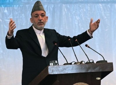  Tổng thống Afghanistan Hamid Karzai đã lên án một cuộc tấn công của NATO tại tỉnh Helmand ở miền nam nước này hôm thứ 6 tuần trước, làm 52 dân thường thiệt mạng, trong đó có các phụ nữ và trẻ em. Một tuyên bố từ văn phòng tổng thống cho biết ngôi làng Rigi thuộc quận Sangin đã bị trúng rocket của các lực lượng NATO. Tuy nhiên, NATO khẳng định không có bằng chứng về các dân thường thiệt mạng.