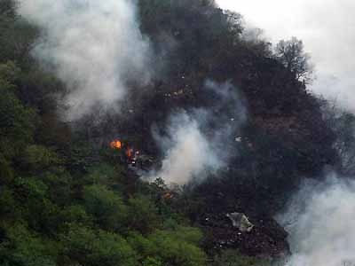 Ngày 28-7, một máy bay chở 152 người, trong đó bao gồm cả phi hành đoàn 6 người, đã rơi tại vùng Đồi Margalla thuộc thủ đô Islamabad của Pakistan. Tai nạn đã làm toàn bộ 152 người trên máy bay thiệt mạng, đội cứu hộ đã tìm thấy xác các nạn nhân. Chính phủ Pakistan đã tuyên bố Quốc tang một ngày để tưởng nhớ những người thiệt mạng.