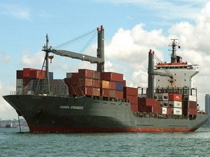 Cướp biển Somalia đã bắt cóc một tàu chở hàng cùng 24 thủy thủ trên tàu, trong đó có 22 người Syria và hai người Ai Cập, tại Vịnh Aden. Lực lượng chống cướp biển của Liên minh Châu Âu (EU) cho biết tàu hàng MV Syria Star treo cờ Saint Vincent và Grenadines bị cướp biển tấn công khi đang trên đường tới Somalia ngày 5-8.