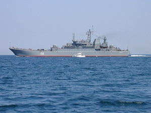 Cuộc tập trận chung thường niên của Nhóm hợp đồng tác chiến thuộc hải quân các nước khu vực Biển Đen (BlackSea Force) bắt đầu ngày 11-8 trên Biển Đen và kéo dài cho đến hết ngày 30-8. BlackSea Force được thành lập theo hiệp định ký kết ngày 2-4-2001 tại Istanbul (Thổ Nhĩ Kỳ) giữa các nước ven Biển Đen, gồm Thổ Nhĩ Kỳ, Bulgaria, Gruzia, Nga, Romania và Ukraine nhằm thực hiện những mục tiêu hòa bình, trước hết là các chiến dịch cứu trợ nhân đạo, bảo vệ môi trường, tháo gỡ bom mìn cũng như tìm kiếm cứu nạn. Ngoài ra, BlackSea Force còn có thể tham gia các chiến dịch của Liên hợp quốc, Tổ chức An ninh và Hợp tác châu Âu (OSCE) và các hoạt động quốc tế khác.