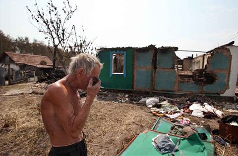 Các nhân viên cứu hộ Nga hiện đang gia tăng các đợt tuần tra rừng ở một khu vực miền tây bị nhiễm phóng xạ trong thảm họa hạt nhân Chernobyl năm 1986, và cố ngăn không cho “giặc lửa” làm lây lan phóng xạ độc. Trong khi đó, nhiều tờ báo Nga bày tỏ sự phẫn nộ trước phản ứng của giới chức trong thảm họa cháy rừng, thậm chí một số tờ còn đặt câu hỏi về chiến thuật PR của Thủ tướng Putin.