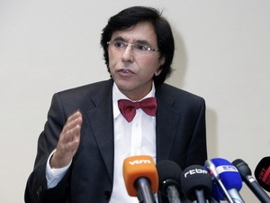 Nước Bỉ thực sự rơi vào cuộc khủng hoảng chính trị mới khi sau gần ba tháng kể từ cuộc bầu cử quốc hội ngày 13-6, nước này vẫn chưa thành lập được chính phủ khi vào ngày 4-9, ông Elio Di Rupo, người được chỉ định đứng ra thăm dò khả năng thành lập chính phủ liên minh ở Bỉ, đã xin từ chức và được Nhà Vua Albert 2 của Bỉ chấp thuận. Đây là lần thứ hai ông Rupo xin từ chức do nỗ lực không thành trong việc thu hẹp bất đồng giữa các chính đảng trong các cuộc đàm phán để thành lập chính phủ liên minh. Thất bại trên khiến nhiều người lo ngại nước Bỉ sẽ lặp lại kịch bản sau cuộc bầu cử năm 2007, khi đó, Chủ tịch đảng Dân chủ Cơ đốc giáo, hiện là Thủ tướng sắp mãn nhiệm Yves Leterme phải mất chín tháng mới thành lập được chính phủ liên hiệp năm đảng.