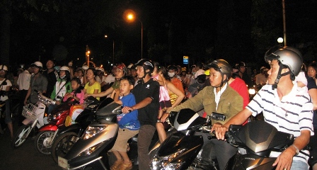 Giao thông cũng bị ách tắc.