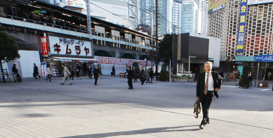 12 giờ 25, ngày 30-11 (giờ địa phương), một trận động đất 6,9 richter đã xảy ra ở ngoài khơi bờ biển phía nam của Nhật, khiến một vạt rộng lớn của đất nước rung chuyển và khiến các tòa nhà ở trung tâm Tokyo chao đảo. Trận động đất xảy ra với tâm chấn nằm gần quần đảo Ogasawara, cách nam hòn đảo chính của Nhật khoảng 800km. Nó xảy ra dưới độ sâu 480km. Hiện chưa có thông tin về thiệt hại cũng như thương vong và cơ quan khí tượng học Nhật Bản cho biết không có nguy cơ xảy ra sóng thần.