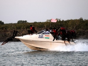 Ngày 1-12, các lực lượng bảo vệ bờ biển của Nhật Bản và Ấn Độ đã tiến hành diễn tập chung tại Vịnh Osaka (Nhật Bản) với nội dung chống hải tặc. Tham gia diễn tập có 240 nhân viên thuộc lực lượng bảo vệ bờ biển hai nước. Đây là cuộc diễn tập chung lần thứ chín giữa lực lượng bảo vệ bờ biển hai nước. Theo Hiệp định Hợp tác khu vực về chống cướp biển và cướp có vũ trang nhằm vào tàu biển, Trung tâm thông tin chung của 16 nước châu Á (đặt tại Singapore) cũng tham gia cuộc diễn tập trên với vai trò chia sẻ thông tin giữa hai lực lượng bảo vệ bờ biển của Nhật Bản và Ấn Độ.