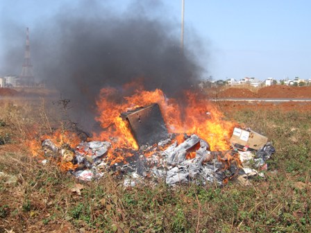 Tiêu hủy các văn hóa phẩm vi phạm.