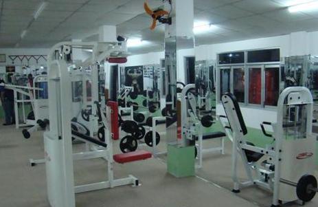 Câu lạc bộ Thể dục thể hình ở số 59  đường Lê Thánh Tông Tp. Buôn Ma Thuột được trang bị dụng cụ tập khá hiện đại