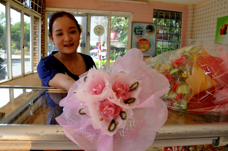 Đặc biệt mùa Valentine năm nay còn có những bó hoa hồng được làm từ mạch nha 