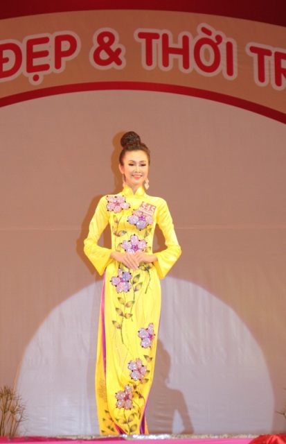 Và thướt tha, dịu dàng...