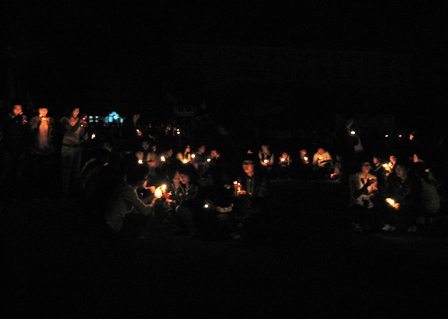 thắp lên ngọn nền hưởng ứng Giờ Trái đất.