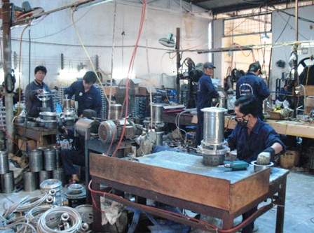 Công nghệ sản xuất tác động không nhỏ đến môi trường lao động.