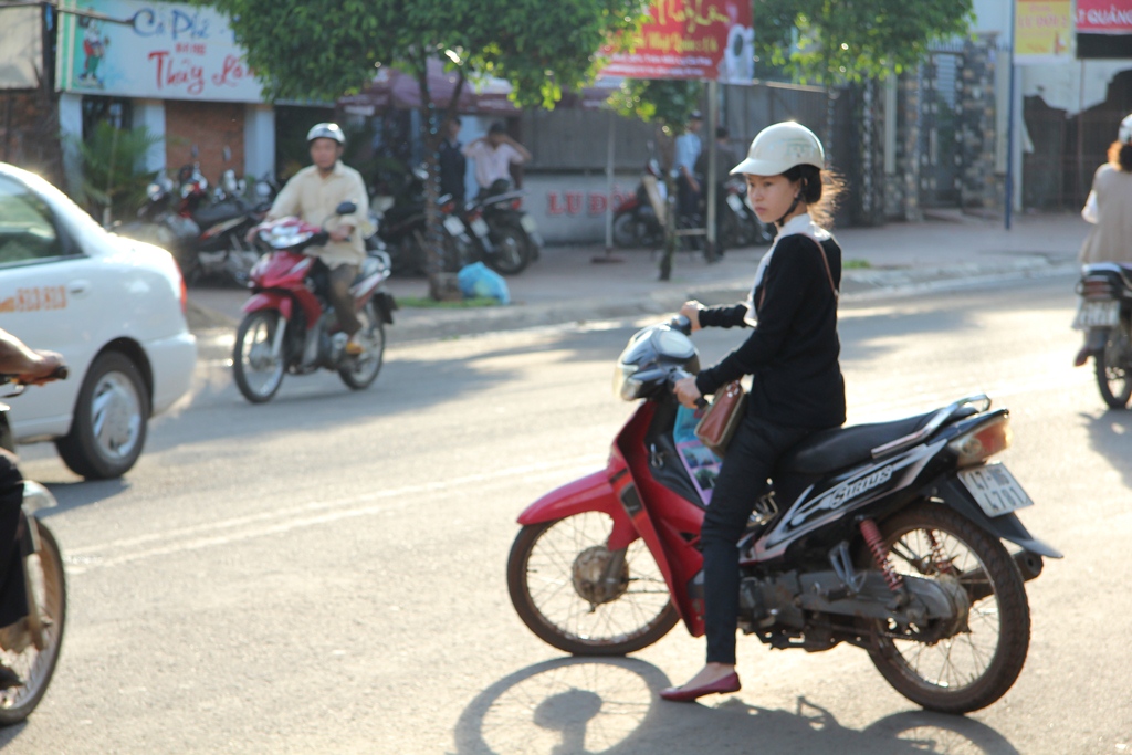 Và vẫn còn tình trạng học sinh đi xe phân khối lớn tới địa điểm thi