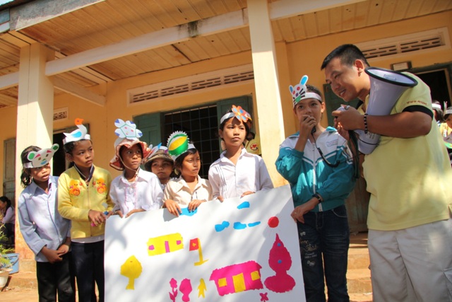 Thuyết minh về bức tranh ngôi trường của em