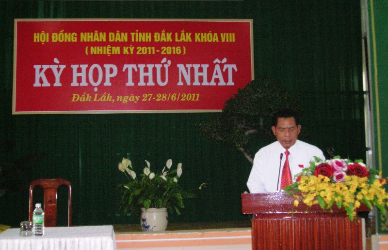 Chủ tịch HĐND tỉnh khóa VII Niê Thuật phát biểu khai mạc kỳ họp