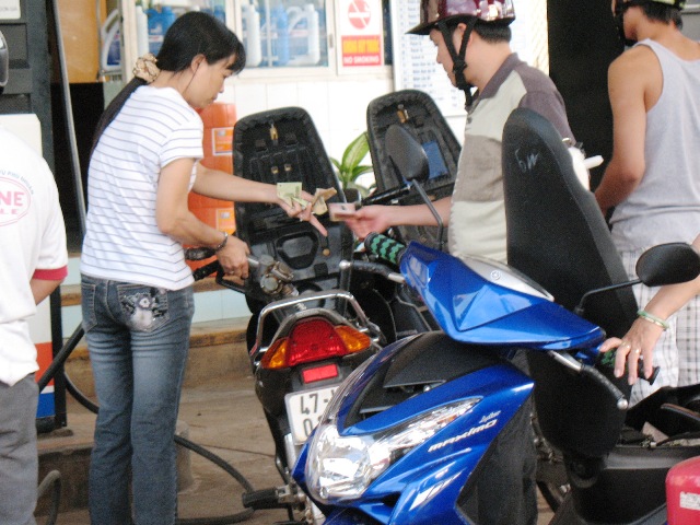 Bán lẻ xăng dầu là lĩnh vực dễ gian lận đo lường