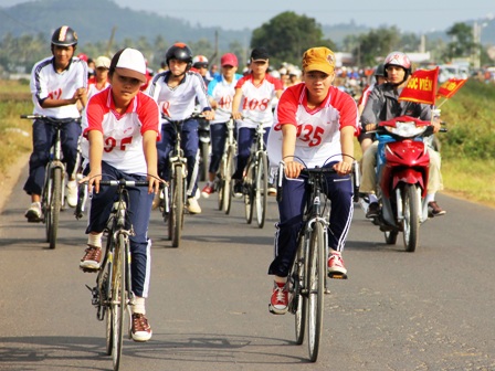 Cạnh tranh quết liệt trên đường đua.