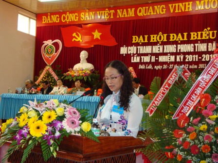 Đại diện  Ban Chấp hành Hội cựu TNXP khóa I báo cáo  kết quả  hoạt động trước Đại hội 