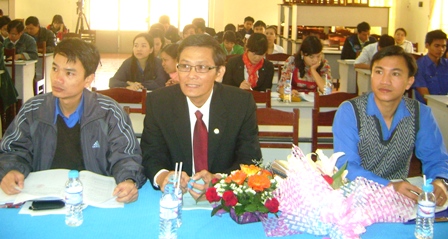 Các đại biều và đông đảo ddainf viên, thanh niên về dự Hội nghị