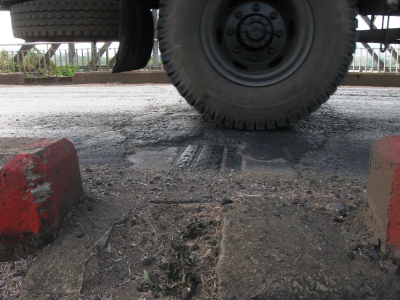 Điểm nối giữa các dầm cầu bị hỏng