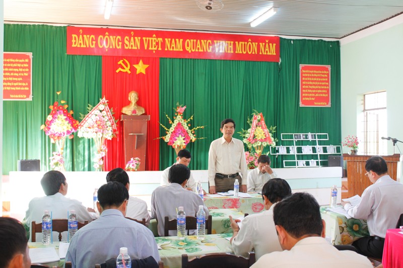 Phó Bí thư Thường trực Tỉnh ủy Hoàng Trọng Hải phát biểu chỉ đạo tại buổi làm việc với xã Ea Mdroh