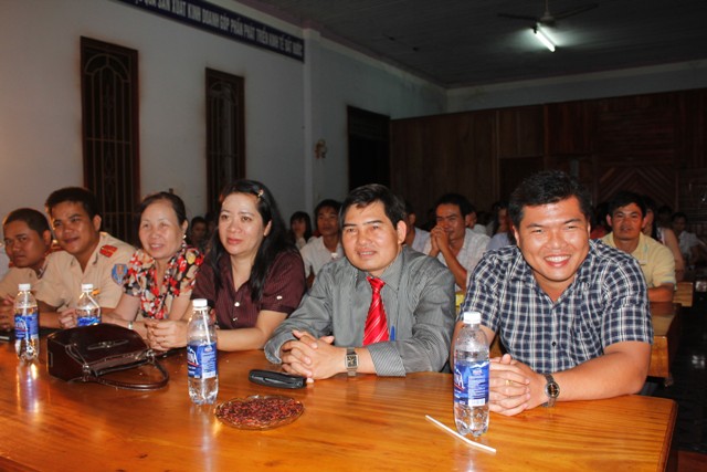 Lãnh đạo Liên đoàn Lao đổng tỉnh và địa phương tại buổi tuyên truyền