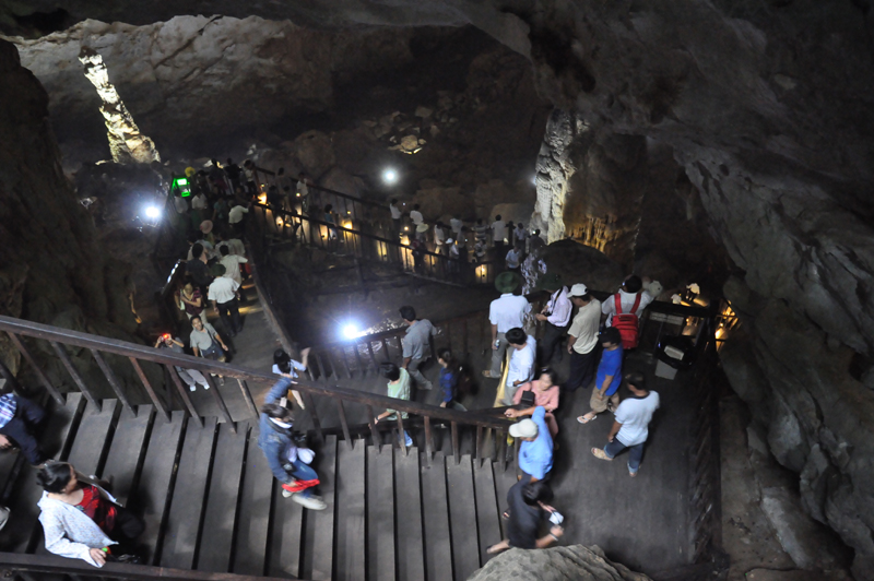 Đường dẫn xuống hang động