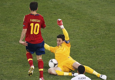 Tiqui-Taca đang trở nên... buồn ngủ và sơ đồ không tiền đạo được HLV Del Bosque ưa thích trở thành dấu hỏi lớn, nhưng Tây Ban Nha thì vẫn cứ mạnh. Hạ đối thủ lớn là Pháp 2-0 ở tứ kết