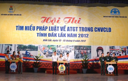 Các đội thi tham gia phần thi Xử lý tình huống