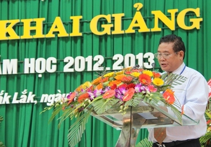 Thạc sĩ Y Tru Alio, Phó Hiệu trưởng Trường Đại học Tây Nguyên đọc thư  của Chủ tịch nước nhân Ngày khia giảng năm học mới 