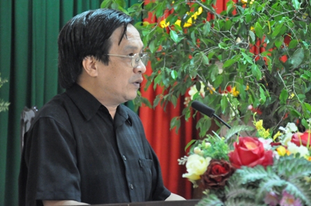 Tổng biên tập Báo Dak Lak phát biểu chúc mừng chị em tại buổi gặp mặt