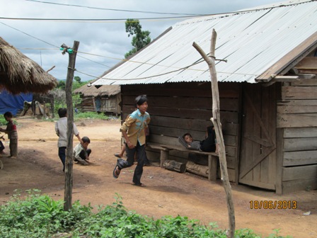 Trẻ con ở đây không có chỗ vui chơi