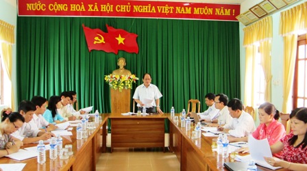 Quang cảnh buổi làm việc tại UBND huyện Kroong Ana.