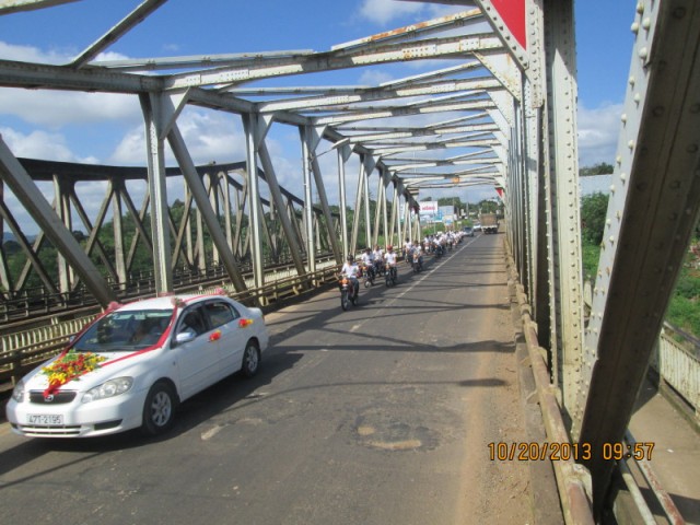 Đám rước qua cầu 14