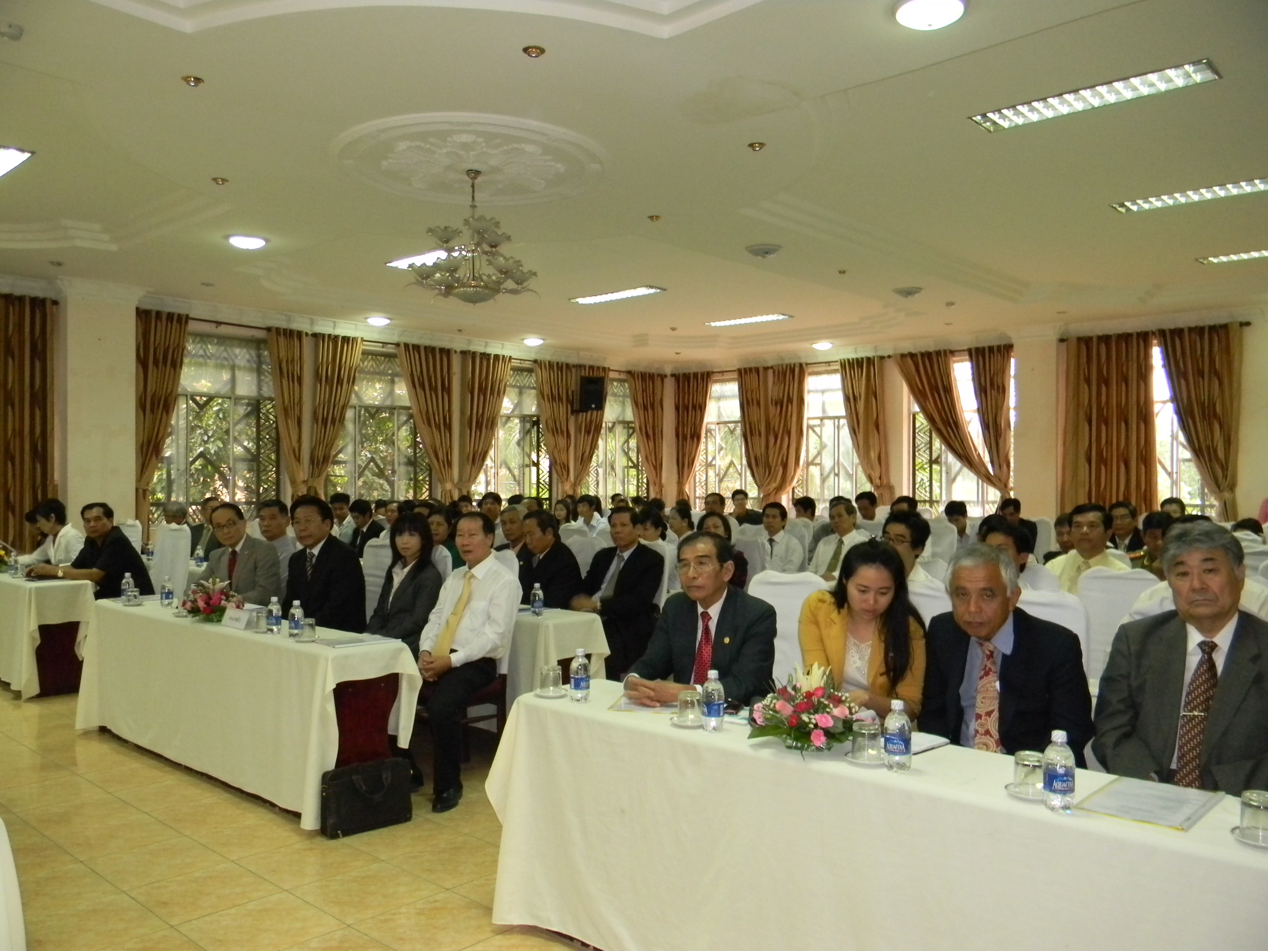 Các đại biểu tham dự hội nghị