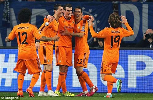 Real thắng tưng bừng ngày trên sân khách