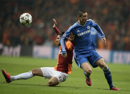 Galatasaray (vàng đỏ) chưa từng giành chiến thắng trong chín lần làm khách trên đất Anh