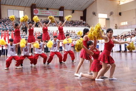 Màn đồng diễn thể dục thể dục  Aerobic của học sinh Trường THPT Lê Duẩn