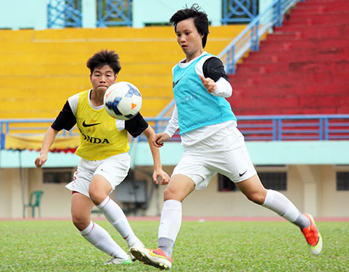 Tiền đạo Minh Nguyệt (áo xanh) nhiều khả năng sẽ được cho nghỉ ở trận gặp Australia