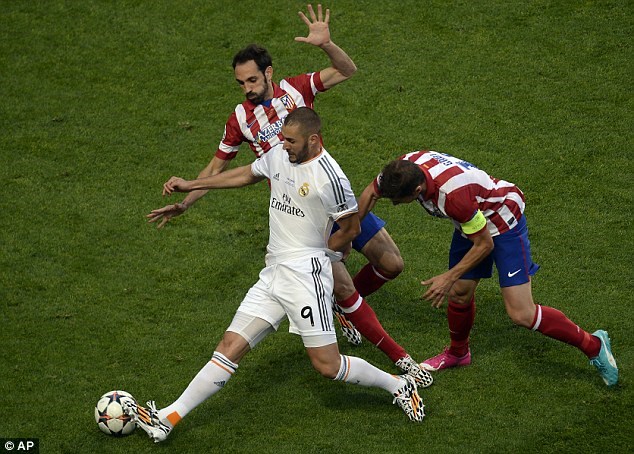 Atletico chiến đấu sòng phẳng với Real ngay từ đầu