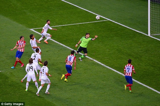 Real nhận bàn thua do sai lầm của Casillas