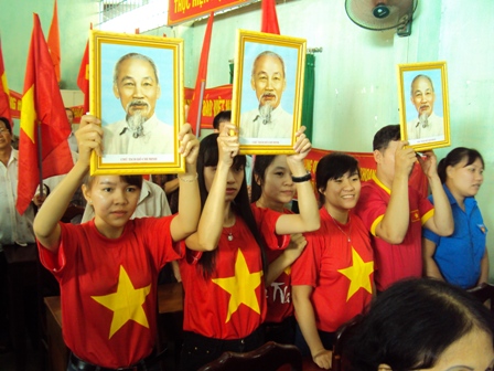 Tuổi trẻ phường Tự An biểu thị tinh thần yêu nước.